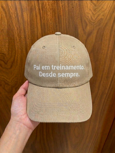 Boné Bordado Personalizado — Sua Frase, Seu Estilo