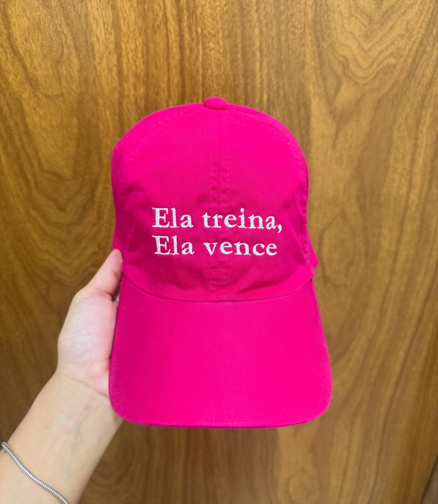 Boné Bordado Personalizado — Sua Frase, Seu Estilo